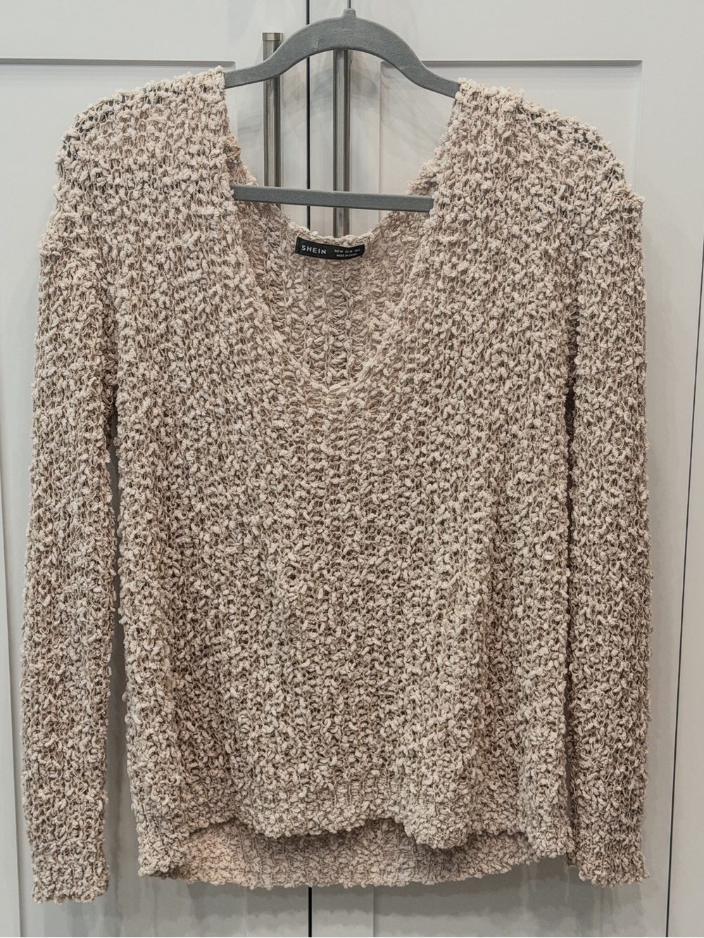 SHEIN Beige Popcorn Style V Neck Sweater Top
Sz M
